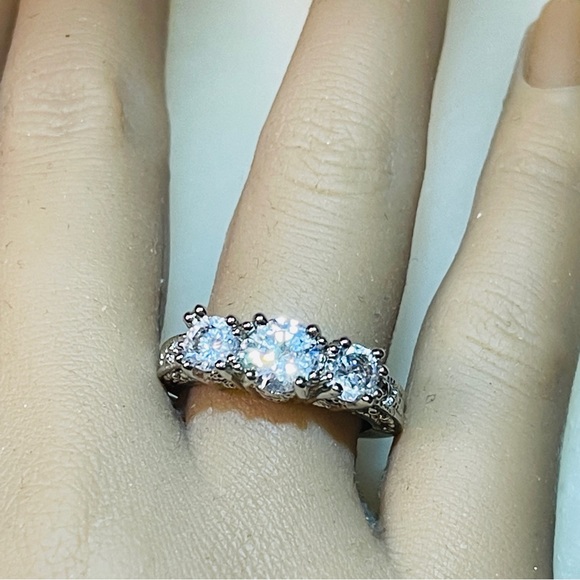 ♥️Classic 3-Stone 925 Sterling Silver Vintage Style Anniversary Ring! - Picture 15 of 16